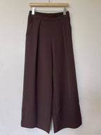 Fließende Hose mit elastischem Bund