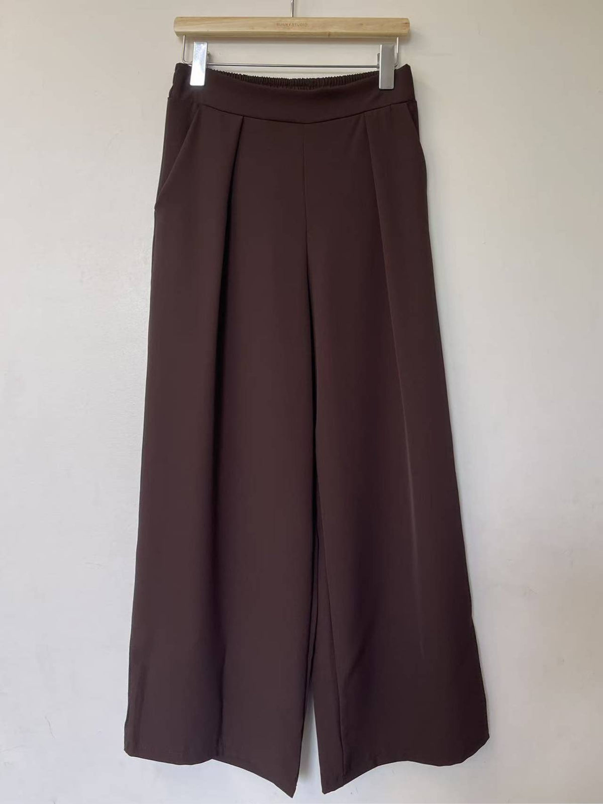 Fließende Hose mit elastischem Bund