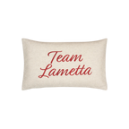 PAD Kissenbezug „Team Lametta“ mit festlichem Schriftzug in glitzerndem Rot – weihnachtliche Dekoidee mit Humor