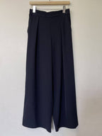 Fließende Hose mit elastischem Bund